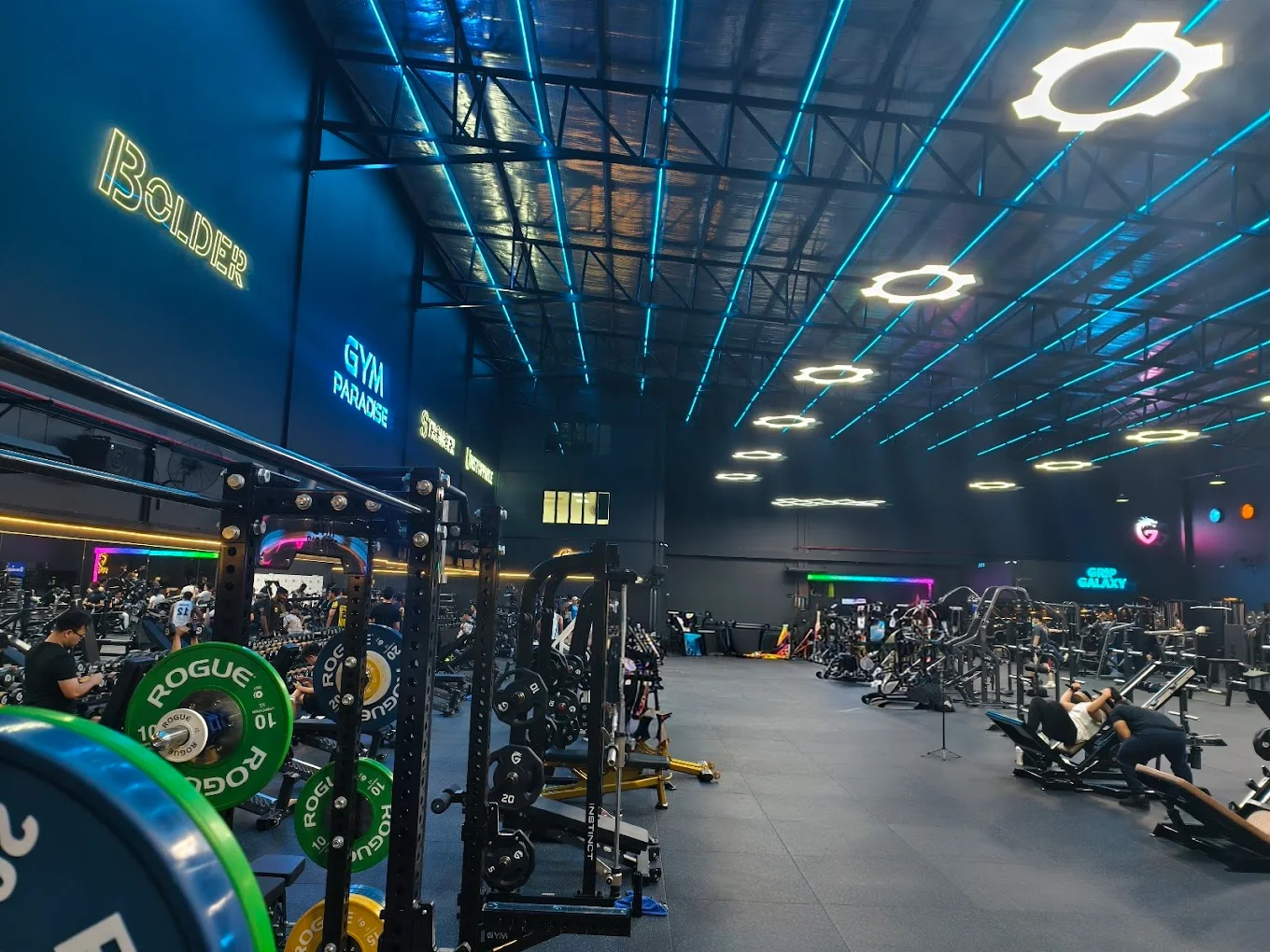 Main floor BOLDER neon